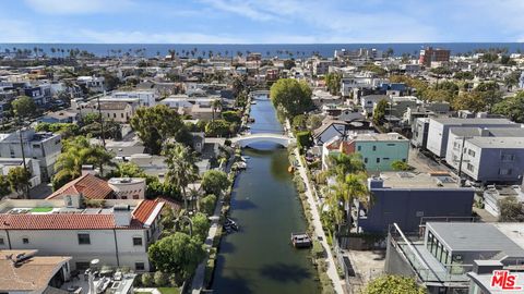 Photo of 419 Carroll Canal, Venice, CA 90291 (MLS # 25600945) Photo of 419 Carroll Canal, Venice, CA 90291 (MLS # 25600945)