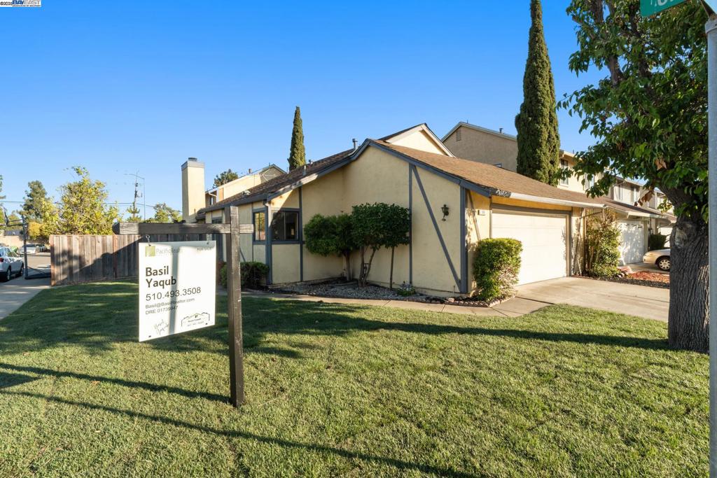 Experience the perfect blend of charm and modern comfort at 100 Boardwalk Way in South Hayward. This beautifully maintained property offers a serene lifestyle in one of the Bay Area’s most convenient locations. Nestled in a peaceful community, this home features spacious living areas, updated finishes, and easy access to parks, shopping, and top commuter routes including BART. New paint inside, newer flooring and well maintained! Whether you're a first-time buyer, growing family, or savvy investor, 100 Boardwalk Way is a rare opportunity to own a piece of Hayward’s thriving real estate market. Don’t miss your chance to make this exceptional home yours!