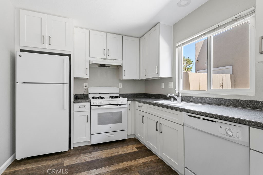 33542 Blue Lantern Street B