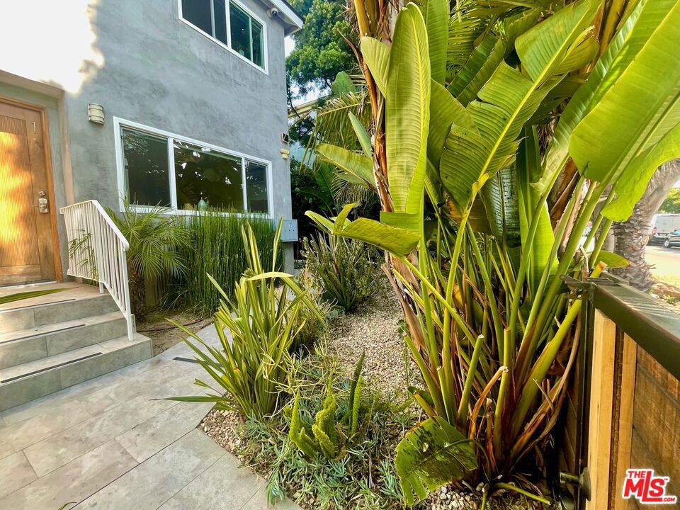 Stunning front unit flooded with natural light, surrounded by lush landscaping. The sleek kitchen features recently updated high-end stainless steel appliances and quartz countertops. Enjoy the warmth of French oak hardwood floors throughout, plus the convenience of an in-unit washer and dryer. Private, secure parking included. Prime location near Abbot Kinney, Rose, Lincoln, and the beach. Easy to show call today for a tour!