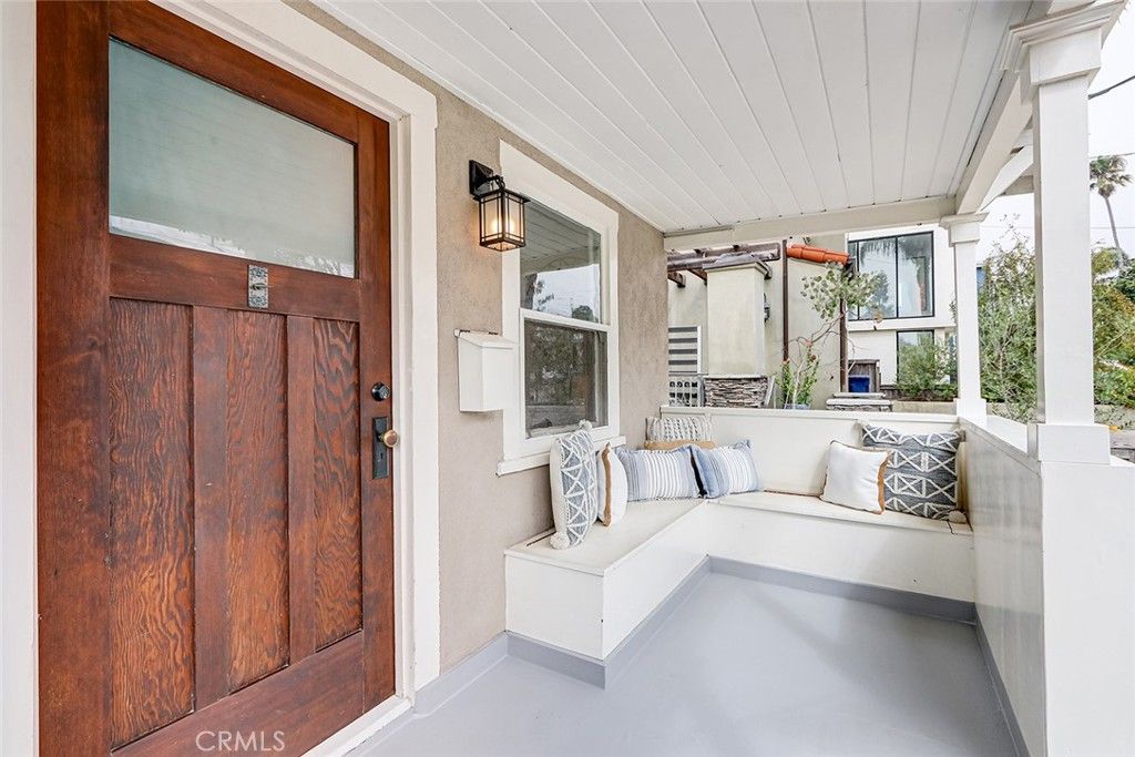 Photo of 221 S Guadalupe Ave, Redondo Beach, CA 90277 (MLS # SB25217533)