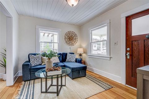 Tiny photo for 221 S Guadalupe Ave, Redondo Beach, CA 90277 (MLS # SB25217533)