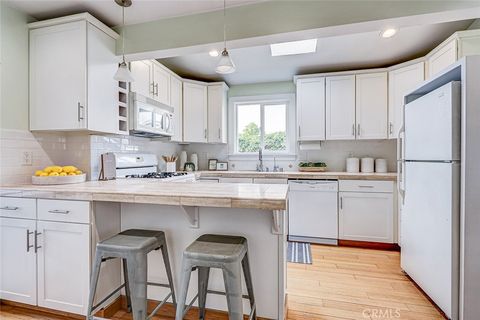 Tiny photo for 221 S Guadalupe Ave, Redondo Beach, CA 90277 (MLS # SB25217533)