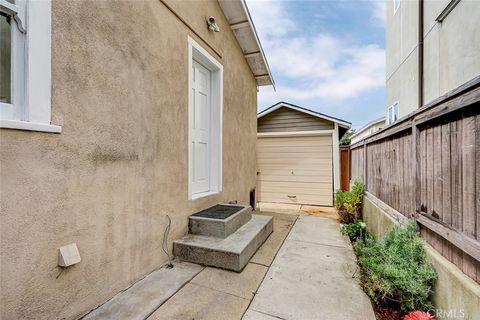 Tiny photo for 221 S Guadalupe Ave, Redondo Beach, CA 90277 (MLS # SB25217533)