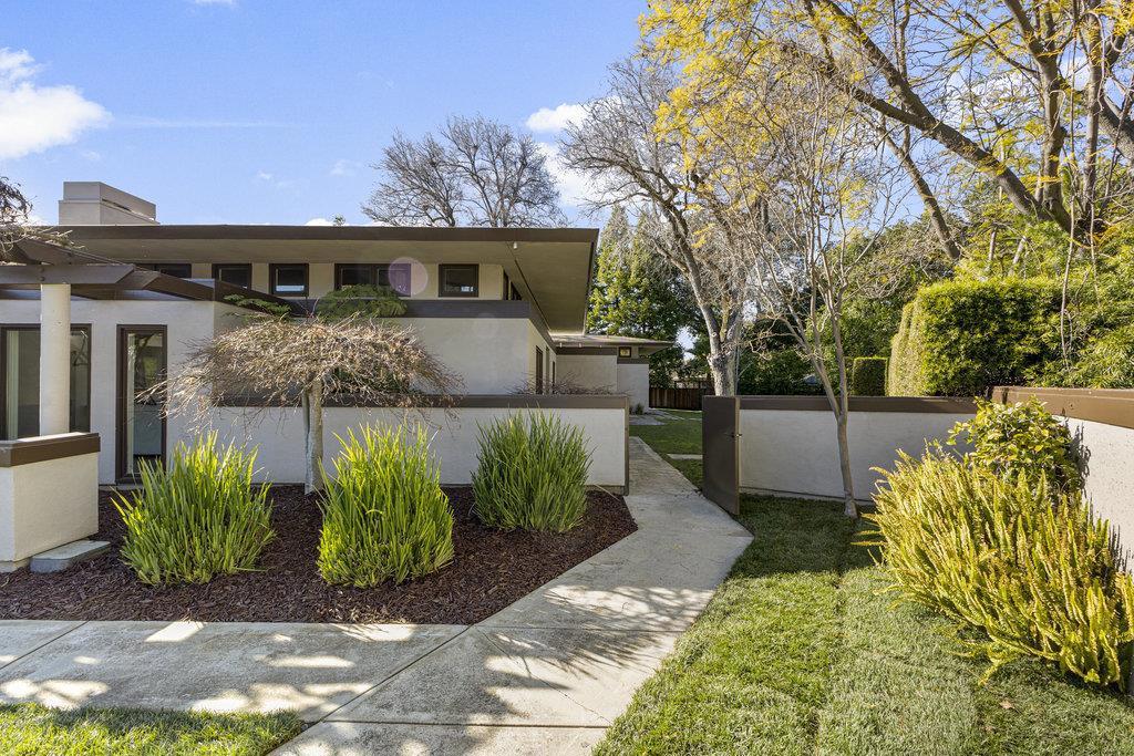 1621 El Sereno Court