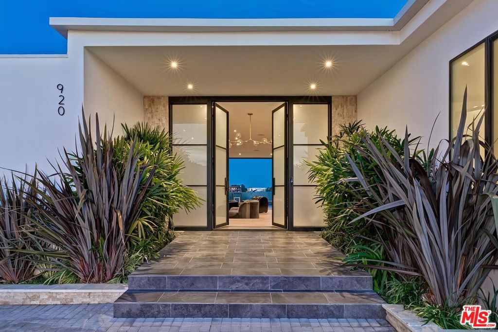 920 Linda Flora Drive