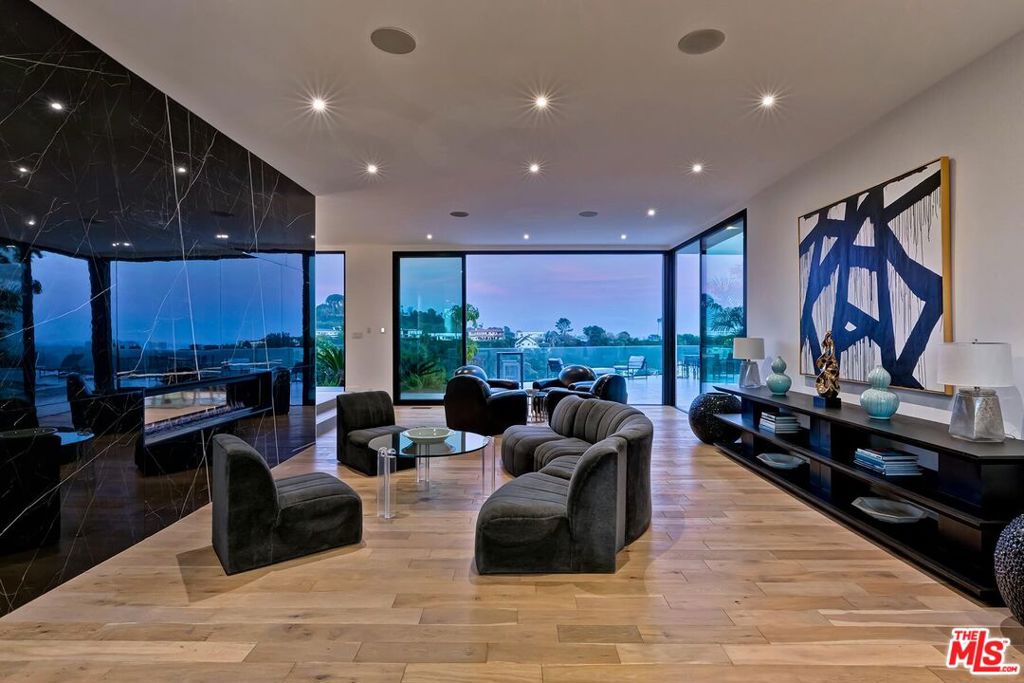 920 Linda Flora Drive