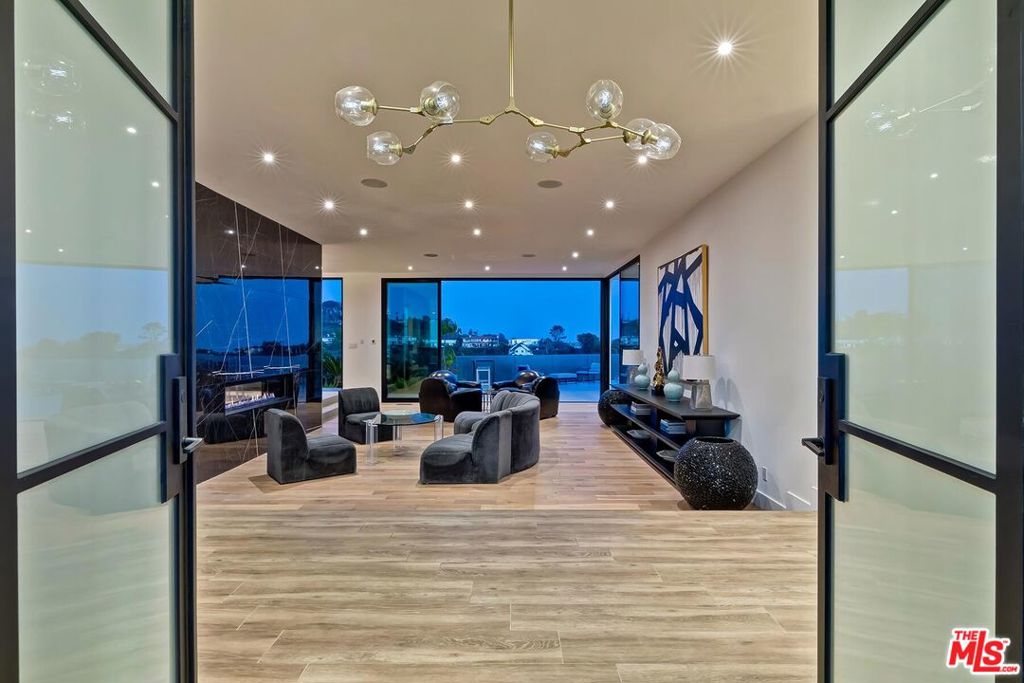 920 Linda Flora Drive