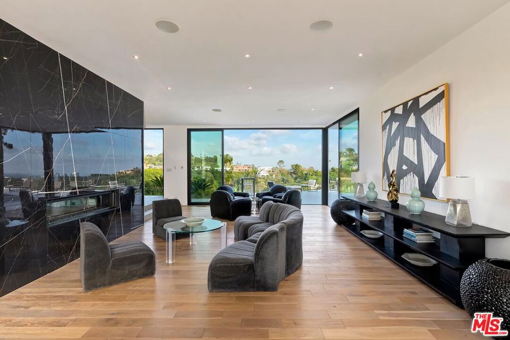 920 Linda Flora Drive