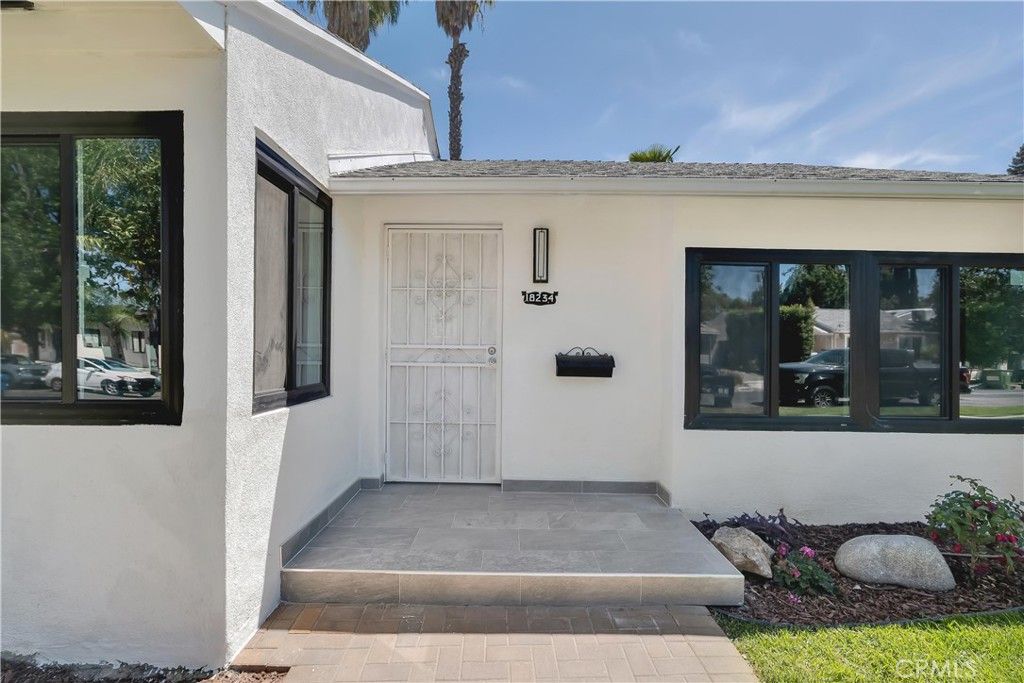 Photo of 18234 Sugarman Street, Tarzana, CA 91356 (MLS # SR26090559)
