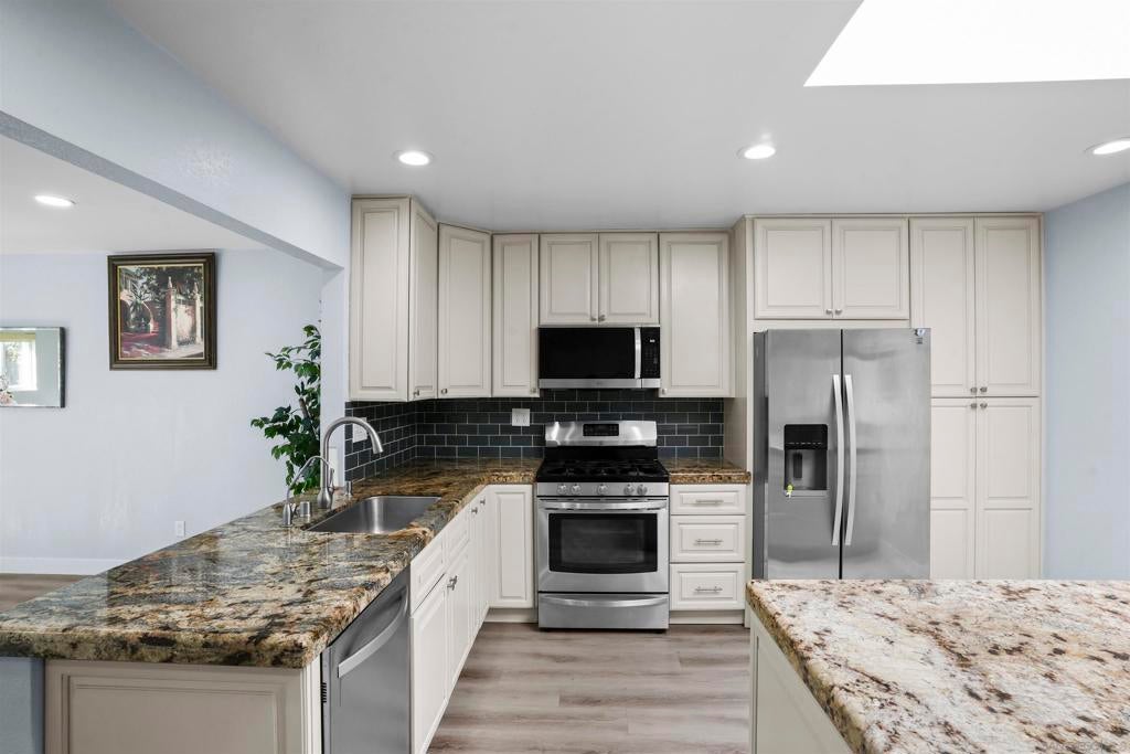 7760 Parkdale Cove