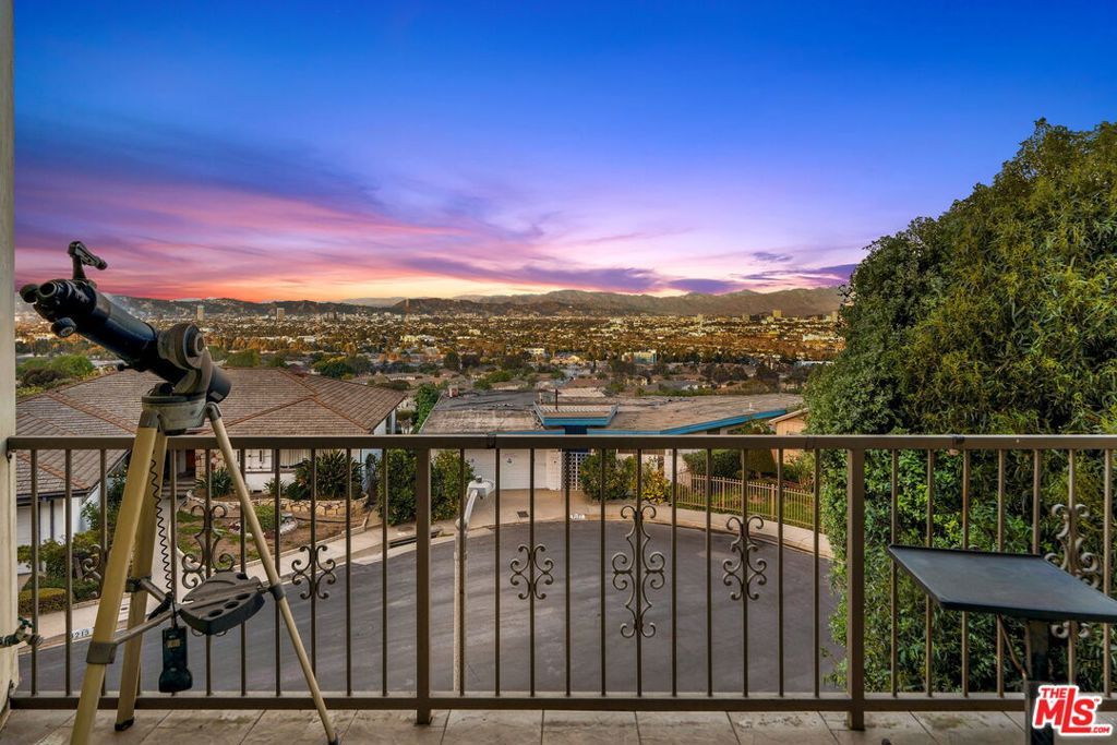 Photo of 4212 Don Alanis Place, Los Angeles, CA 90008 (MLS # 25484035)