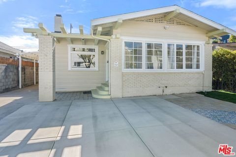 Photo of 607 N Gramercy Place, Los Angeles, CA 90004 (MLS # 26860501)