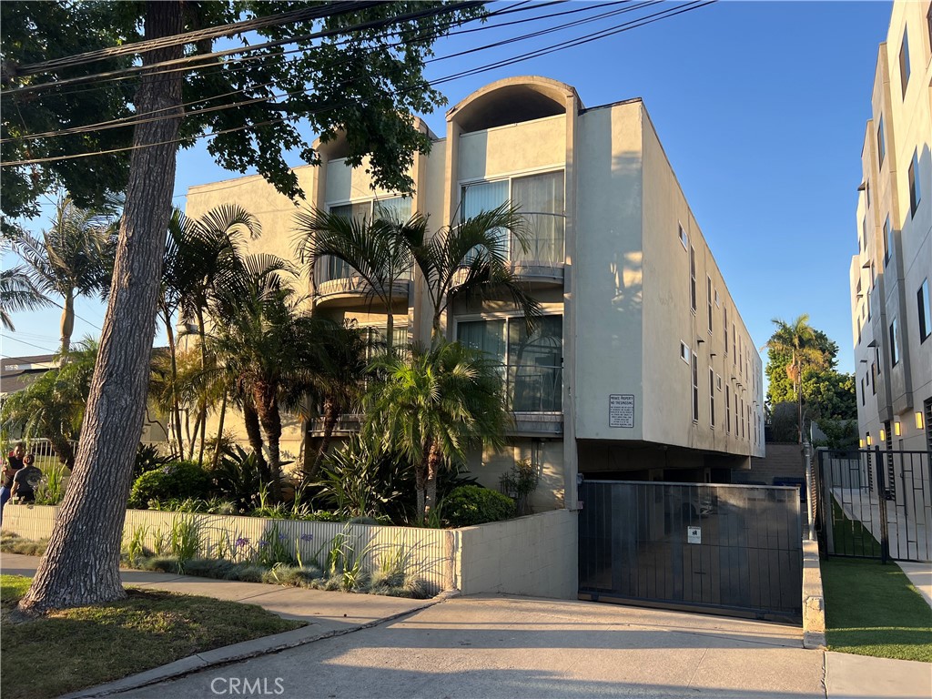 813 E La Palma Drive