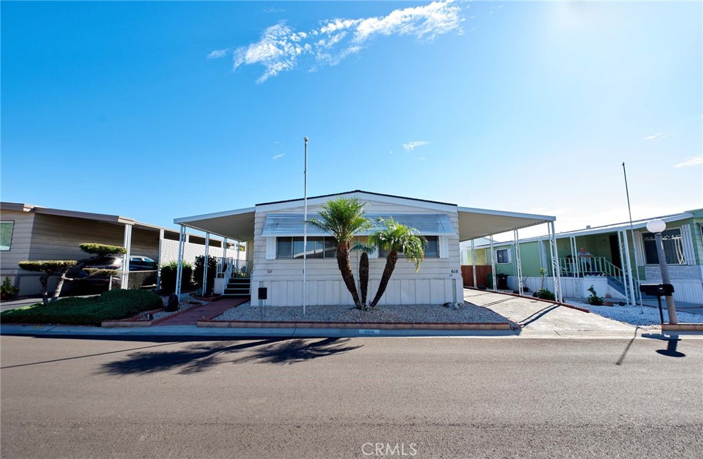 4095 Fruit Street 608