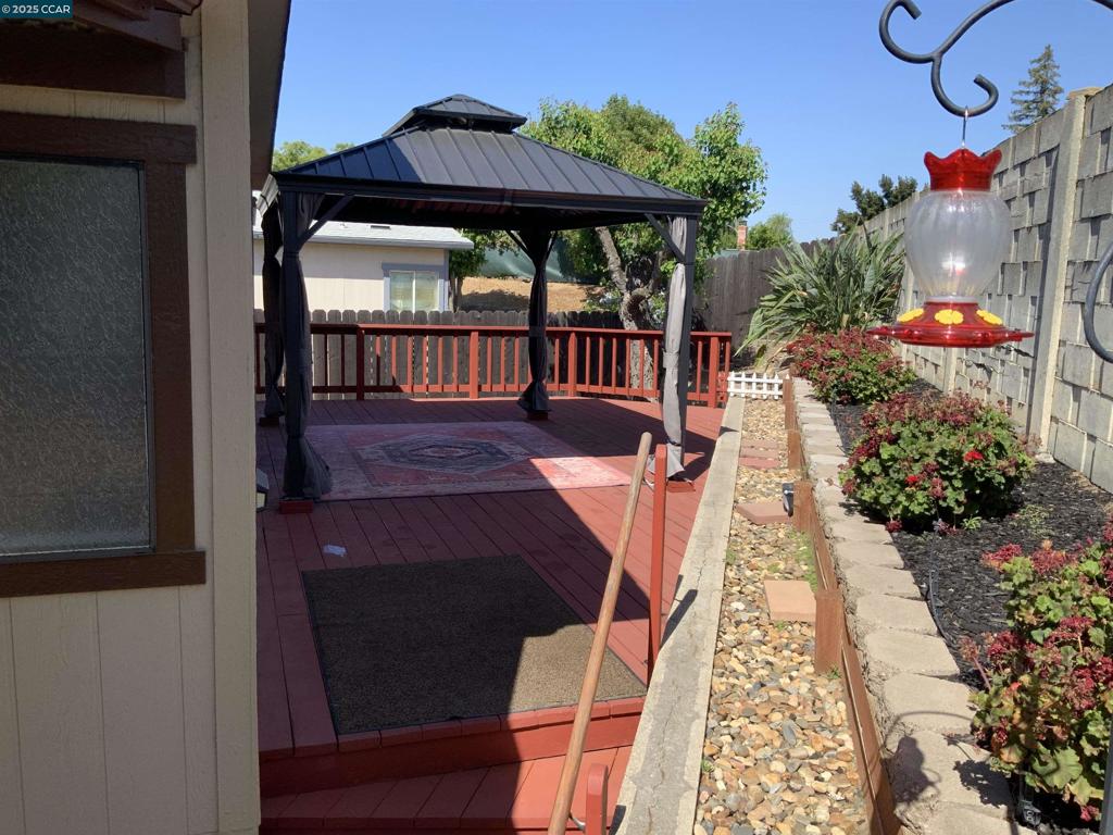 1824 Paris Ln.