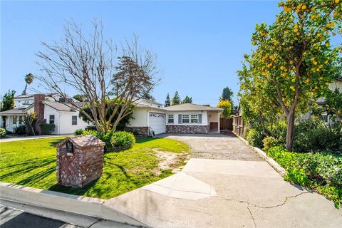 Photo of 22716 Berdon Street, Woodland Hills, CA 91367 (MLS # SR26008682)