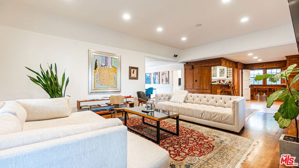 863 Manning Avenue