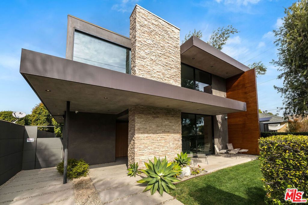 Photo of 1385 Palms Boulevard, Venice, CA 90291 (MLS # 25614083)