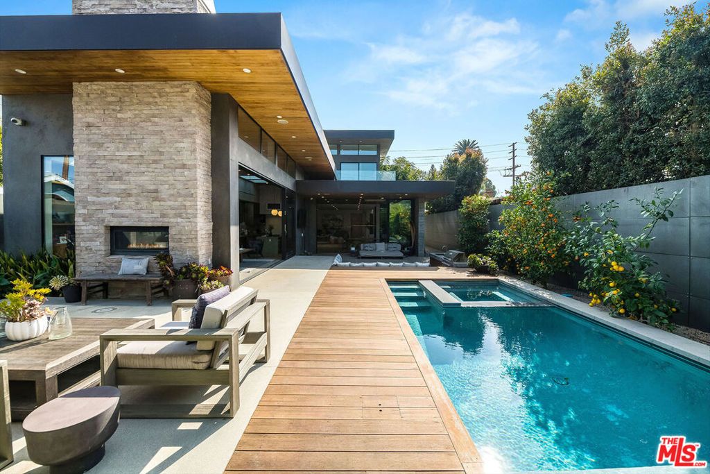 Photo of 1385 Palms Boulevard, Venice, CA 90291 (MLS # 25614083)