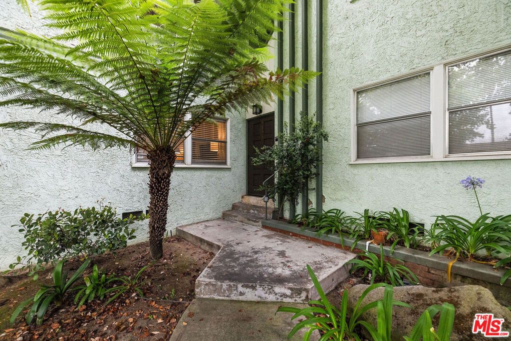 Photo of 5827 Bowcroft Street #2, Los Angeles, CA 90016 (MLS # 25596523)