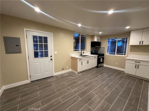 Photo of 14036 W Gain St, Arleta, CA 91331 (MLS # SR26045171)