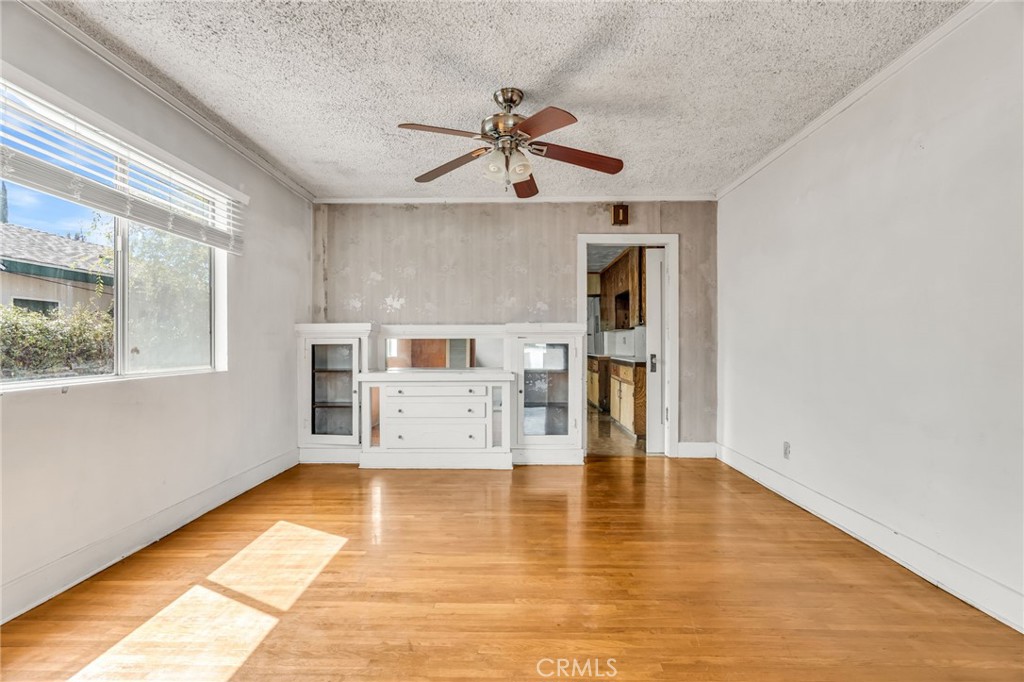 612 E Saxon Avenue