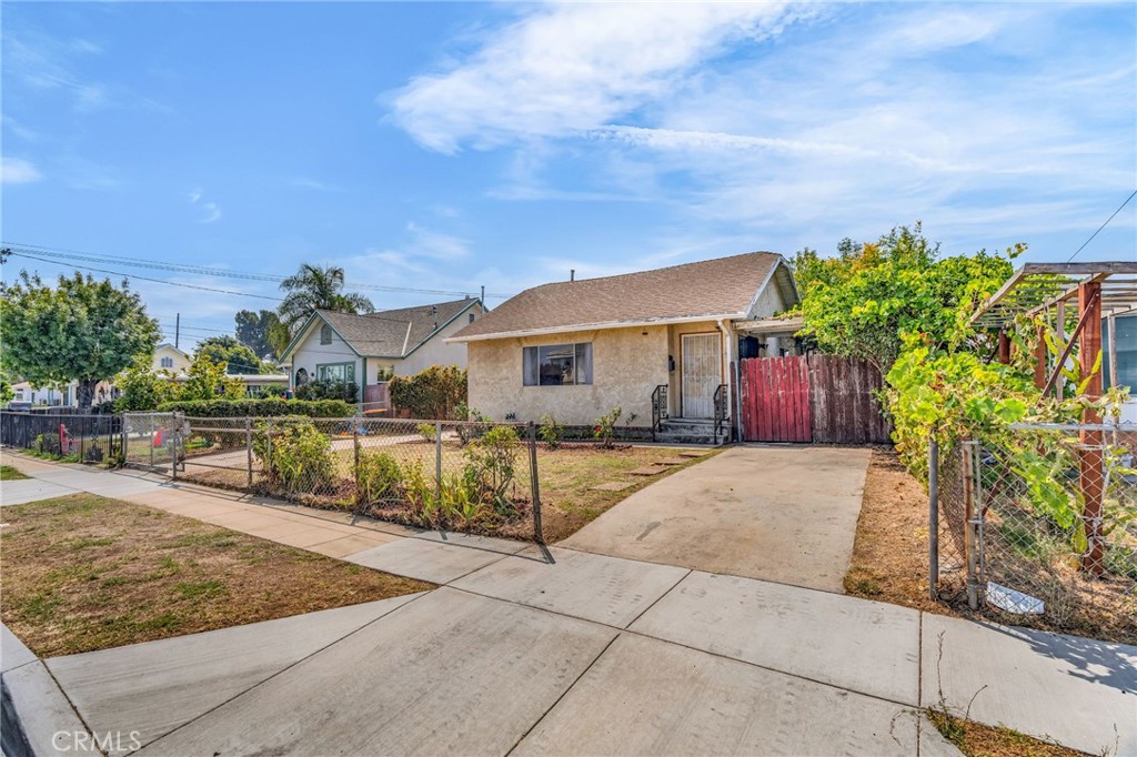 612 E Saxon Avenue
