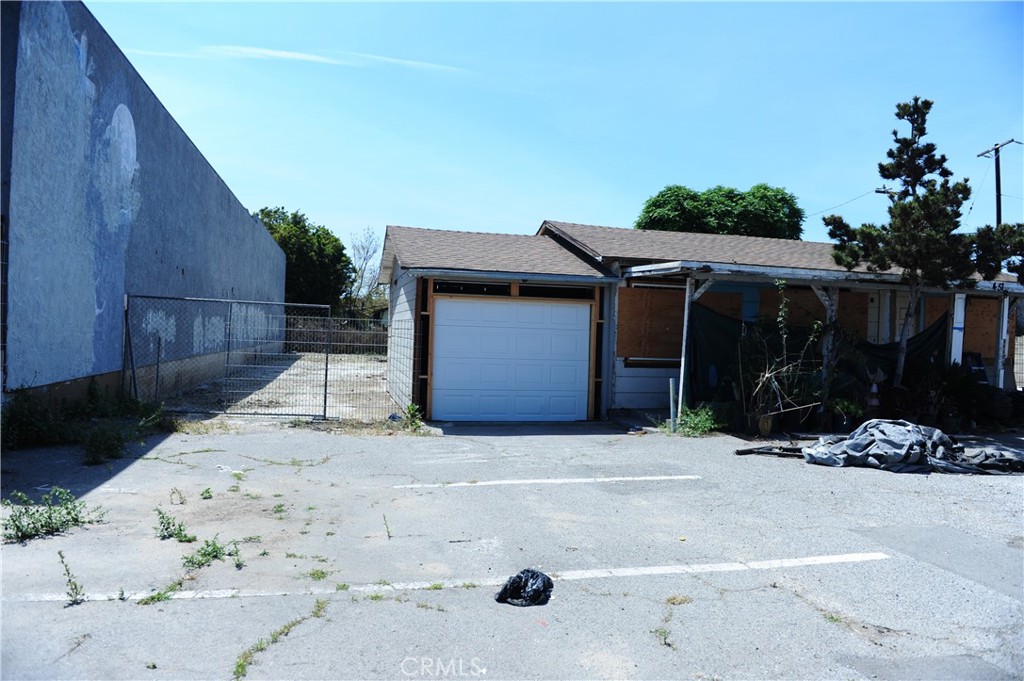 Opportunity! Opportunity! Opportunity for developer, investor, or owner-user to purchase a property at land-value. Hard to find this type of mixed-use property in this neighborhood. The property consists of almost 18k square feet of land with 1,600 square foot of commercial building and a residential building containing approximately 800 square feet. The neighborhood is a mixed-use neighborhood, with residential, commercial, and industrial uses, with high visibility and daily traffic in the range of 20-30k per day.
THIS LISTING IS SELLING TOGETHER WITH THE OTHER COMMERICAL LISTING ID#PW25097615. THIS IS FOR THE SAME PARCEL#10810234 WITH ONE COMMERCIAL BUILDING AND ONE RESIDENTIAL BUILDING AS MIXED-USE.