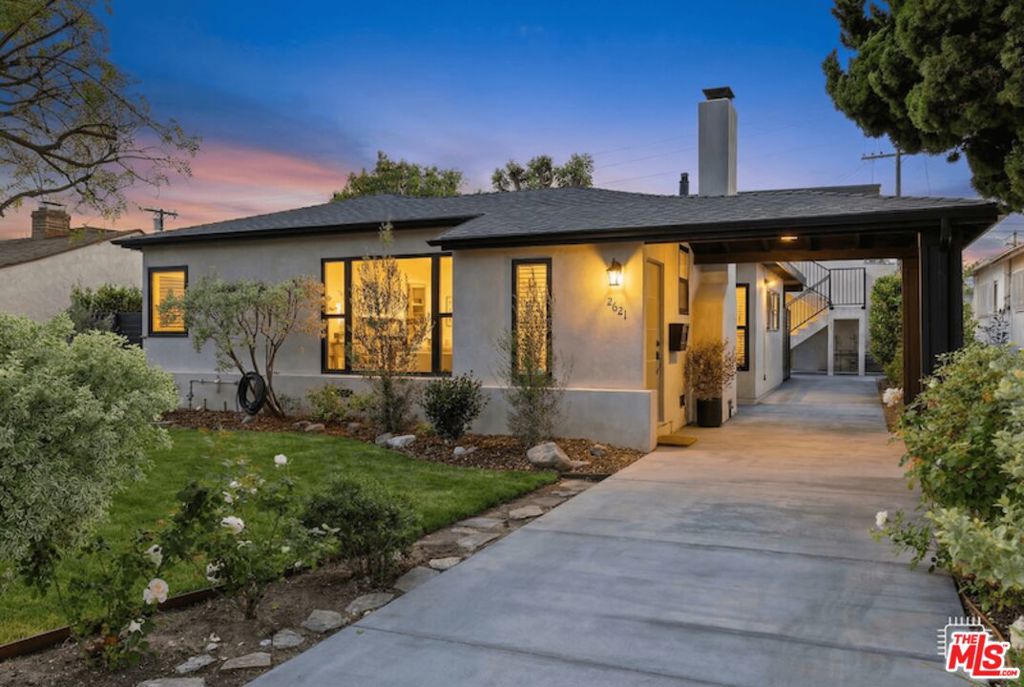2621 Veteran Avenue