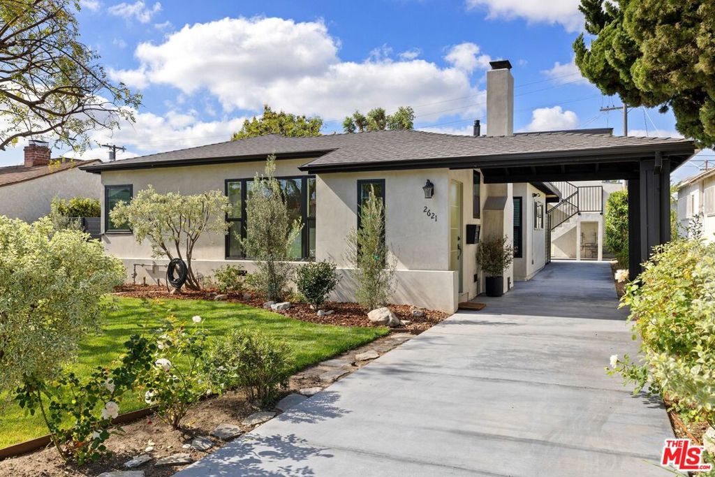 2621 Veteran Avenue
