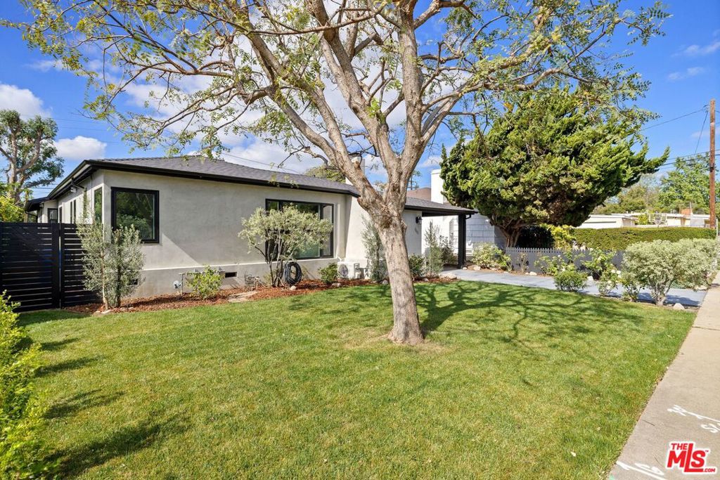 2621 Veteran Avenue