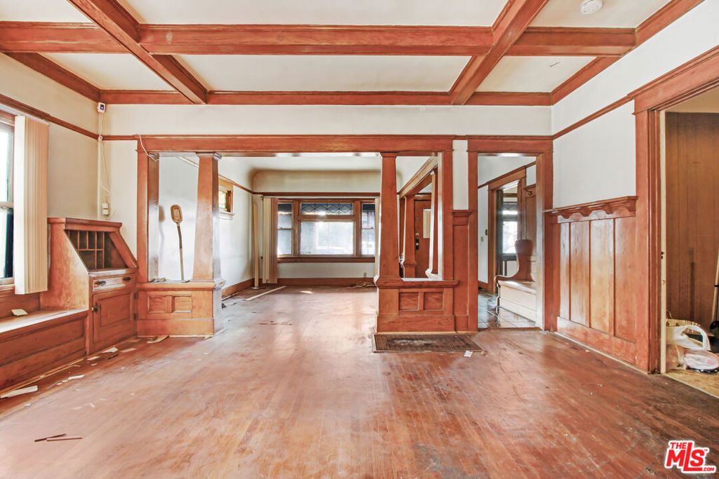 Photo of 227 W 52nd Street, Los Angeles, CA 90037 (MLS # 25489135)