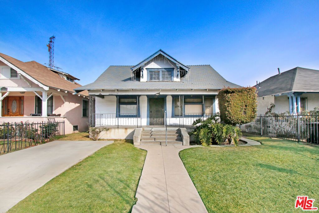 Photo of 227 W 52nd Street, Los Angeles, CA 90037 (MLS # 25489135)