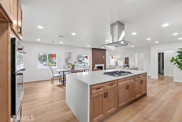 1421 E Norwood