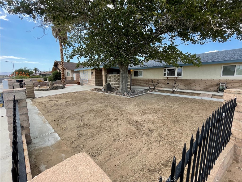 526 W Las Flores Avenue