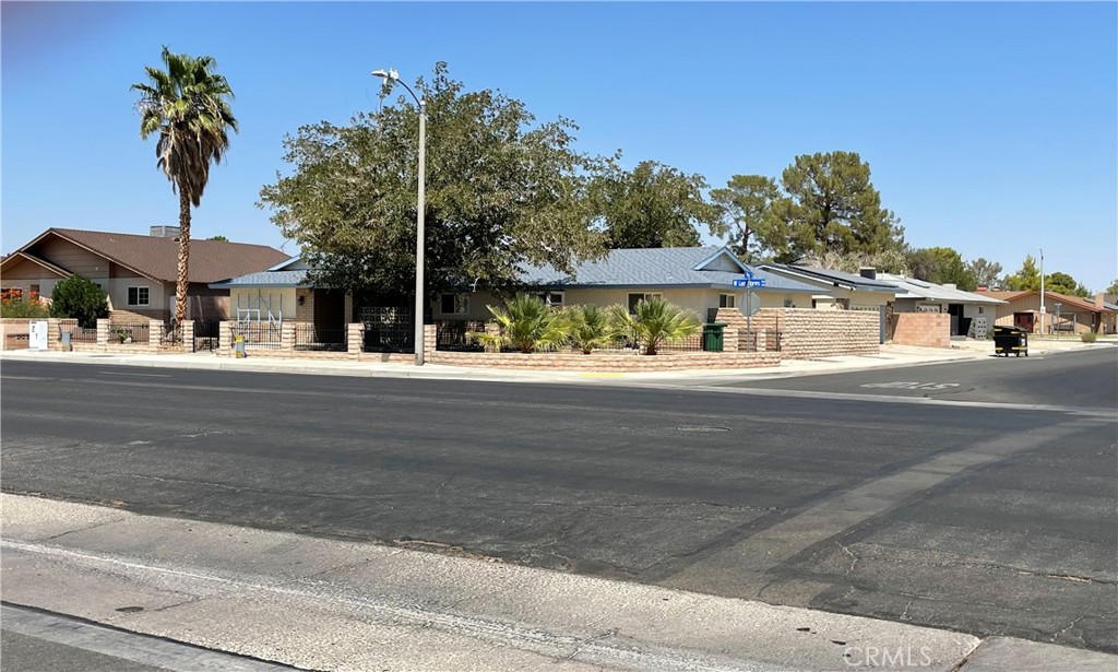 526 W Las Flores Avenue