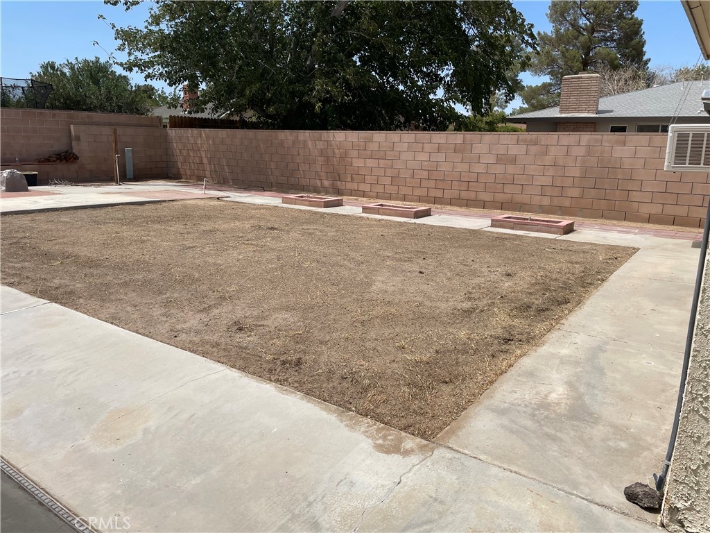 526 W Las Flores Avenue