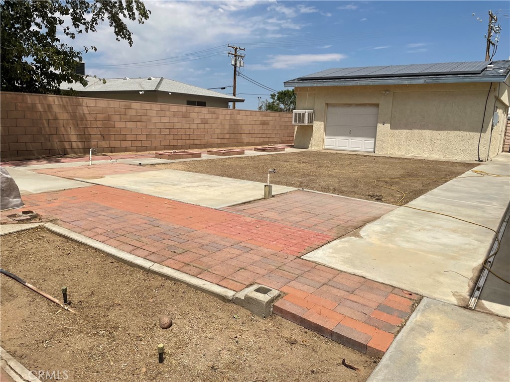 526 W Las Flores Avenue