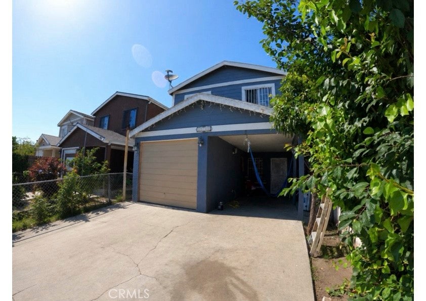 1243 E 100th