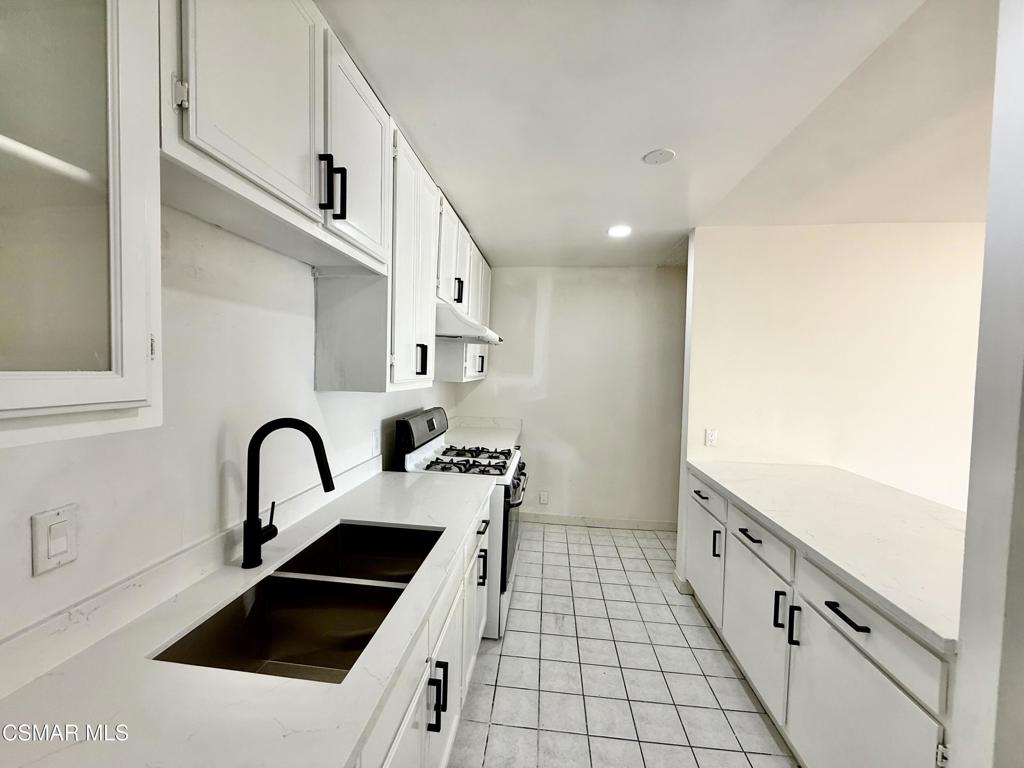 903 New Depot Street 5