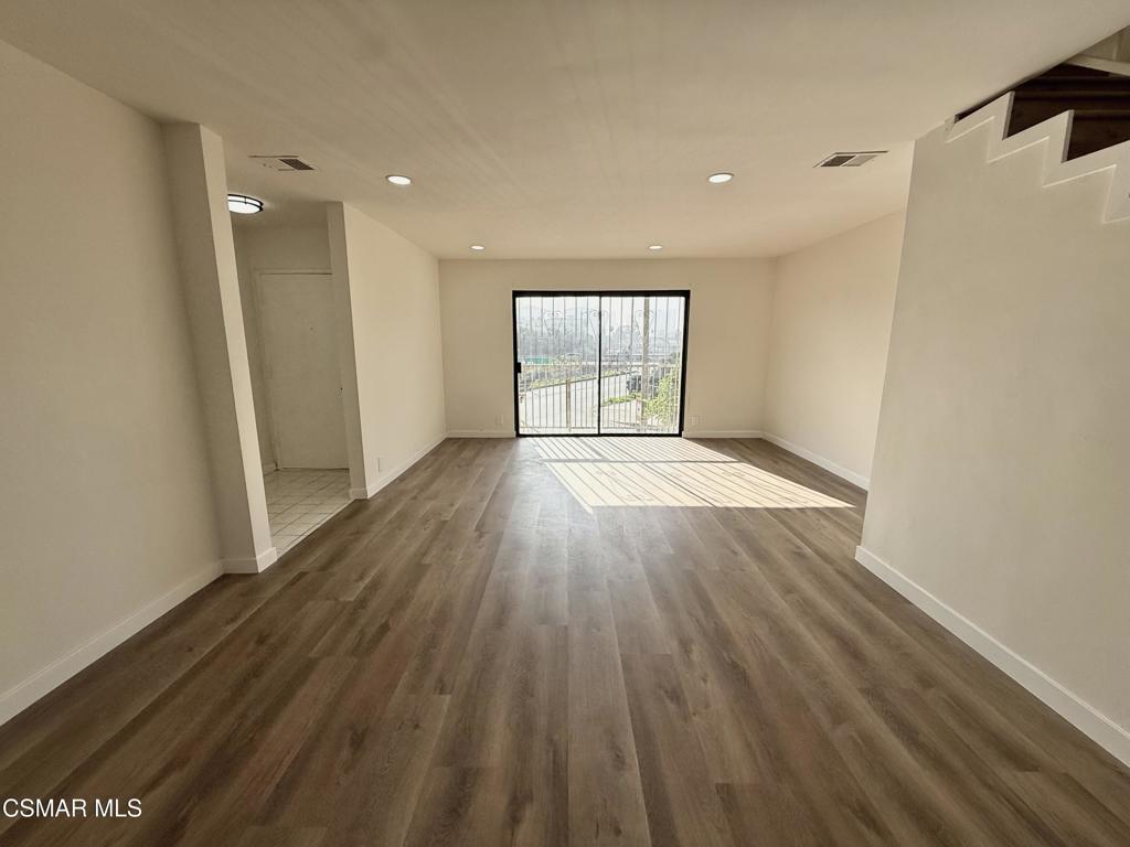 903 New Depot Street 5