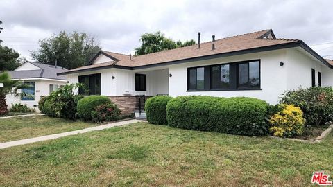 Photo of 6121 Sylvia Avenue, Tarzana, CA 91335 (MLS # 26662471)