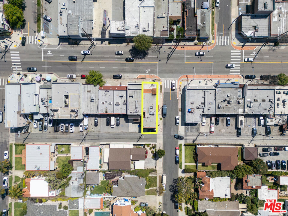 2743 S Robertson Boulevard