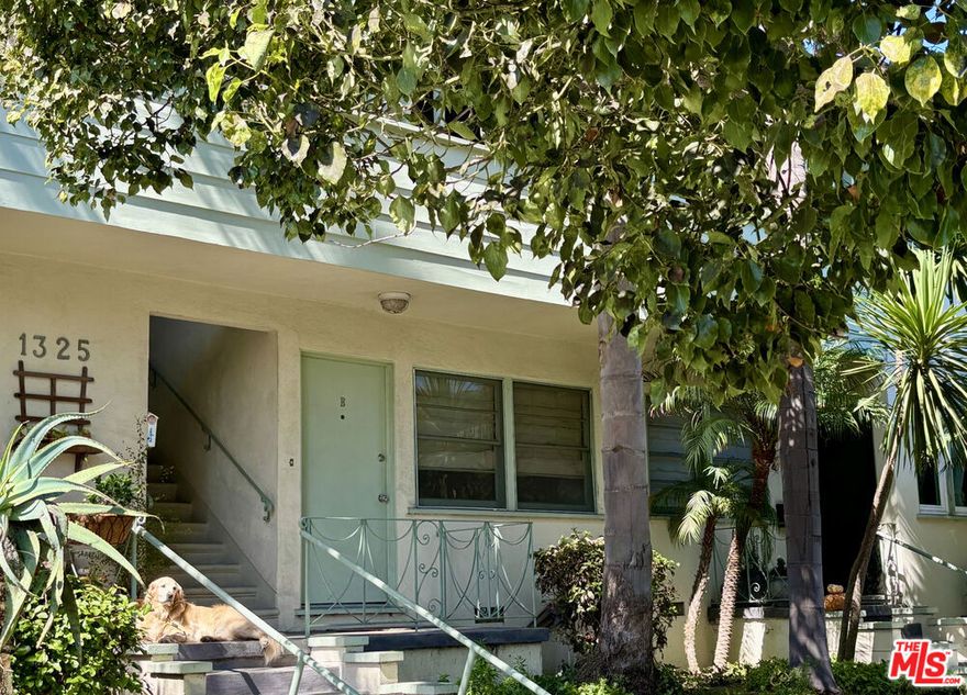 While "Gem" maybe the most overused adjective in real estate, this adorable 1 bed 1 bath is truly that. A super charming and lovingly kept 50's gem. Mid-century finishes like original hard wood floors, restored 50's tile work in the kitchen and bath, gorgeous period light fixtures, O'Keefe&Merritt stove, inspired wall paper in the bathroom and window treatments through out the property make this a truly special opportunity. An easy stroll to Montana and all the best of Santa Monica. Available immediately.