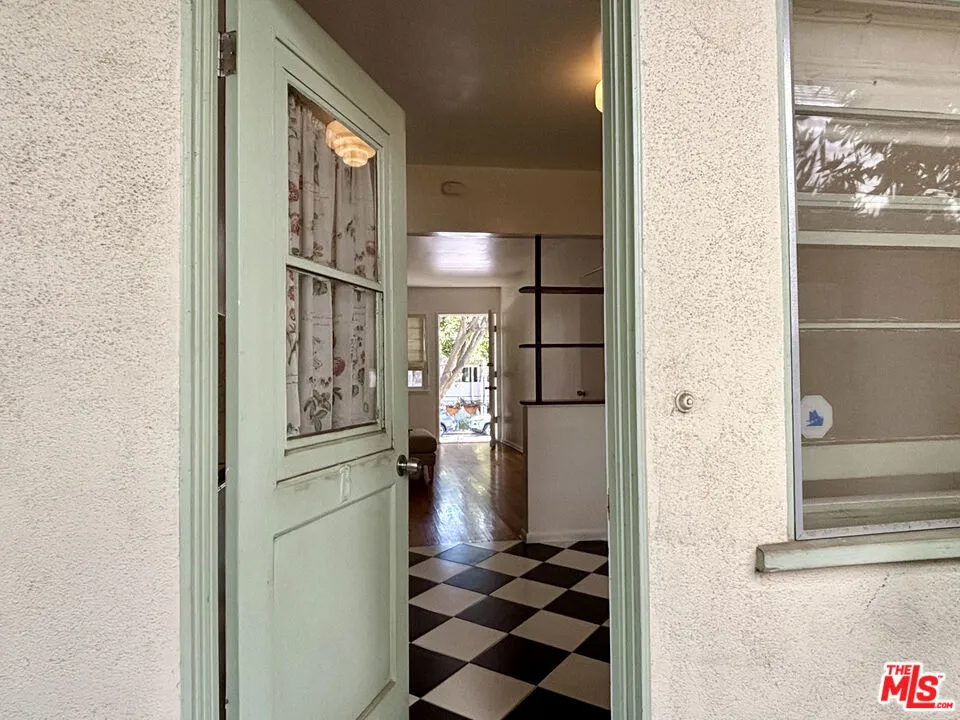 Santa Monica, California 90403, United States, 1 Bedroom Bedrooms, ,1 BathroomBathrooms,Residential,Active,222487