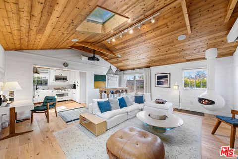 Photo of 7038 Dume Drive #GuestHouse, Malibu, CA 90265 (MLS # 25565909) Photo of 7038 Dume Drive #GuestHouse, Malibu, CA 90265 (MLS # 25565909)