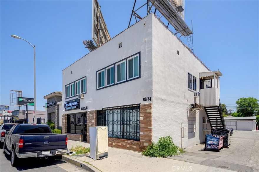 1 Bedroom / 1 Bathroom * 600sqft Est. * Bright Unit * Laminate Floors * Wall A/C & Heat * Living Room * Kitchen With An Area For A Nook * Water Included * Tenant Pays Gas & Power * 1 Car Parking * No Pets