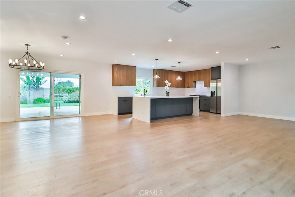 8 W Janss Road