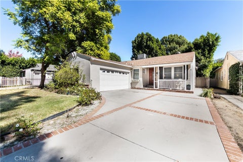 Photo of 5420 Columbus Avenue, Sherman Oaks, CA 91411 (MLS # SR26213136)